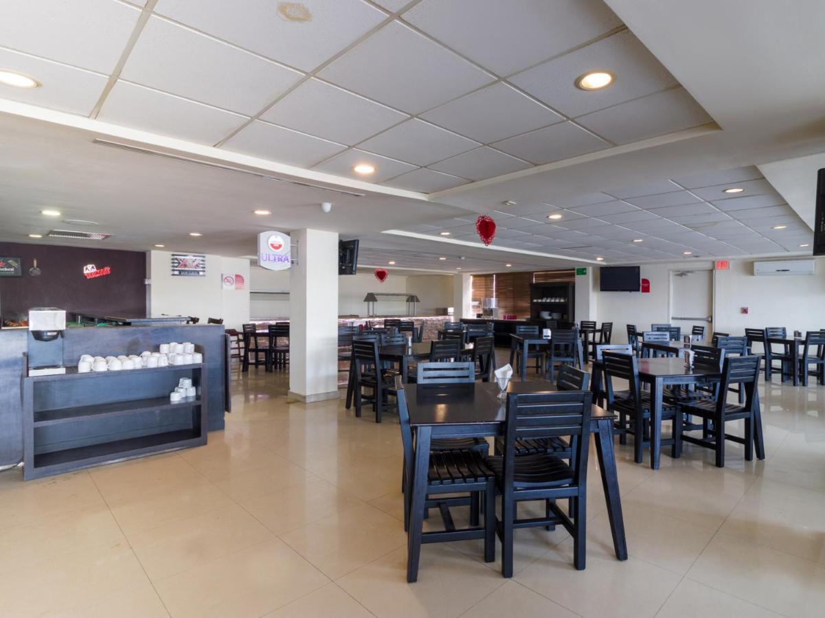 Capital O Hotel Herederos, Piedras Negras Extérieur photo